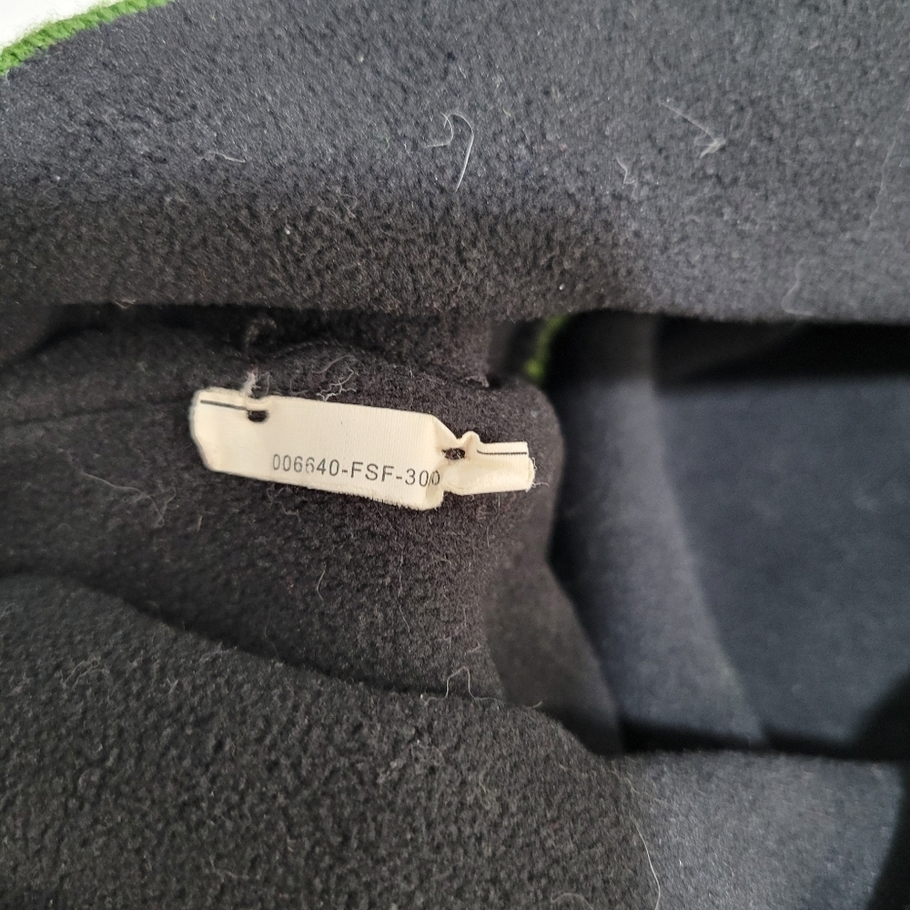 Mountain Hardwear winter Hat - Picture 5 of 9